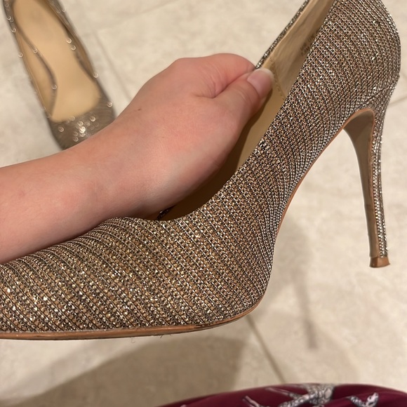 Carlos Santana Posy 4” heels metallic gold & silver shimmer fabric size 7 1/2 - Picture 9 of 11